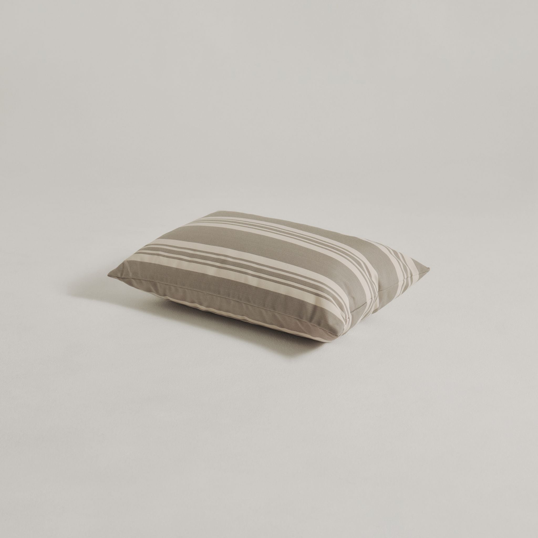 Outdoor Pillow 40x60 - Grey stripe