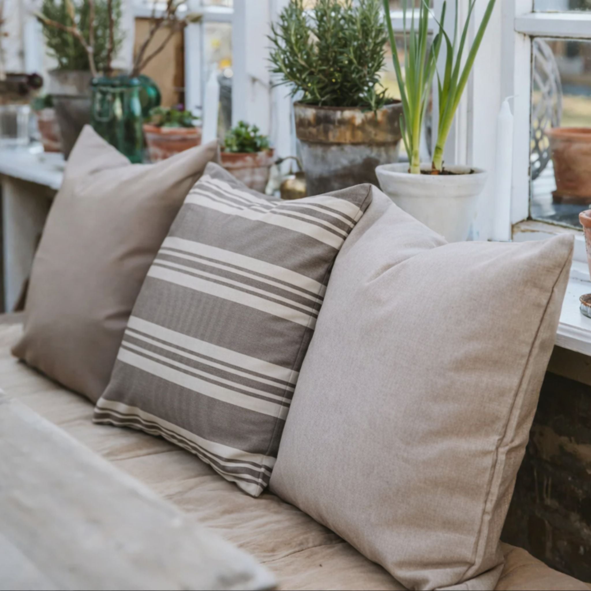 Outdoor Pillow 50x50 - Grey stripe