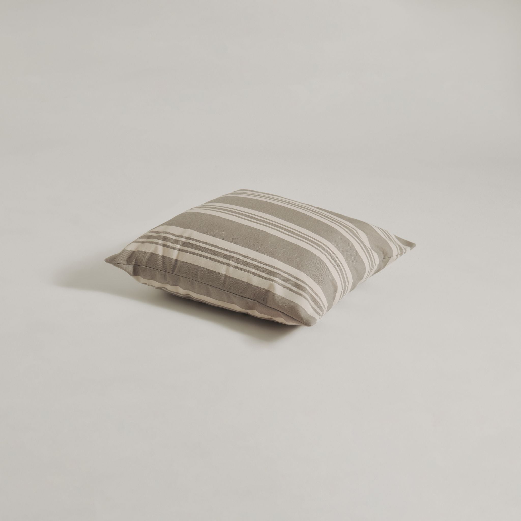 Outdoor Pillow 50x50 - Grey stripe