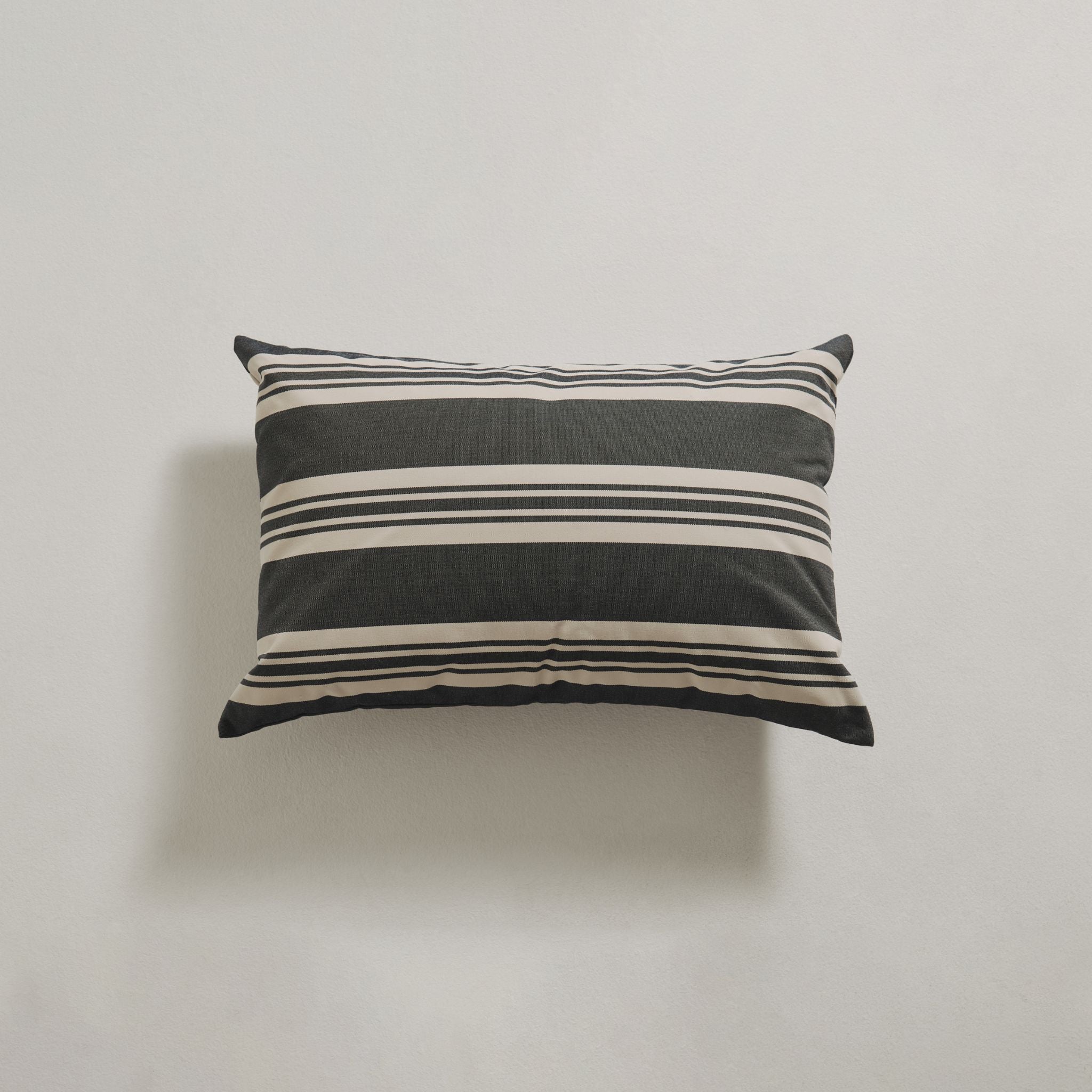 Outdoor Pillow 40x60 - Navy stripe