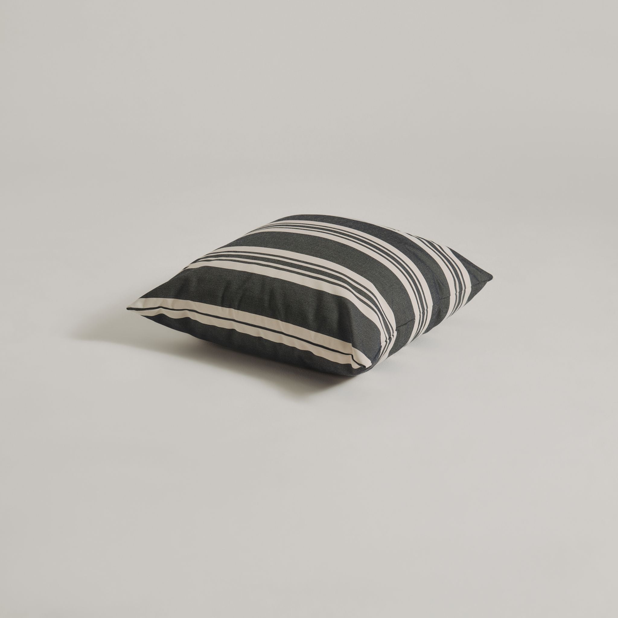 Outdoor Pillow 50x50 - Navy stripe