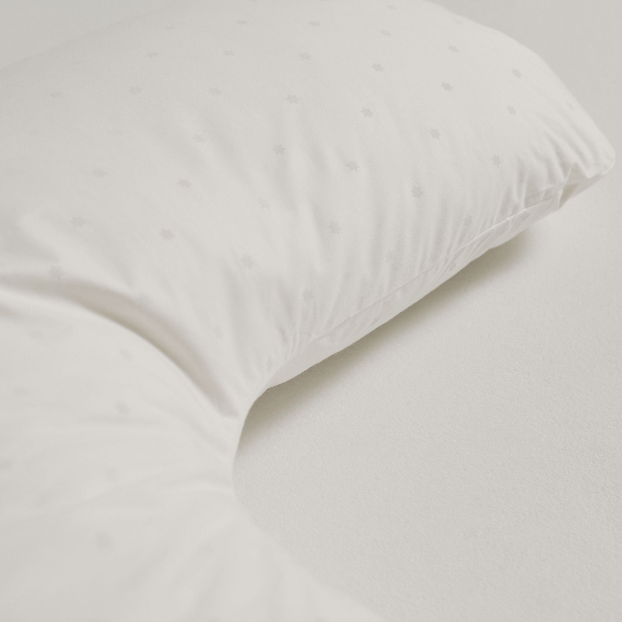 SideSleeper Pillow incl. cover - White