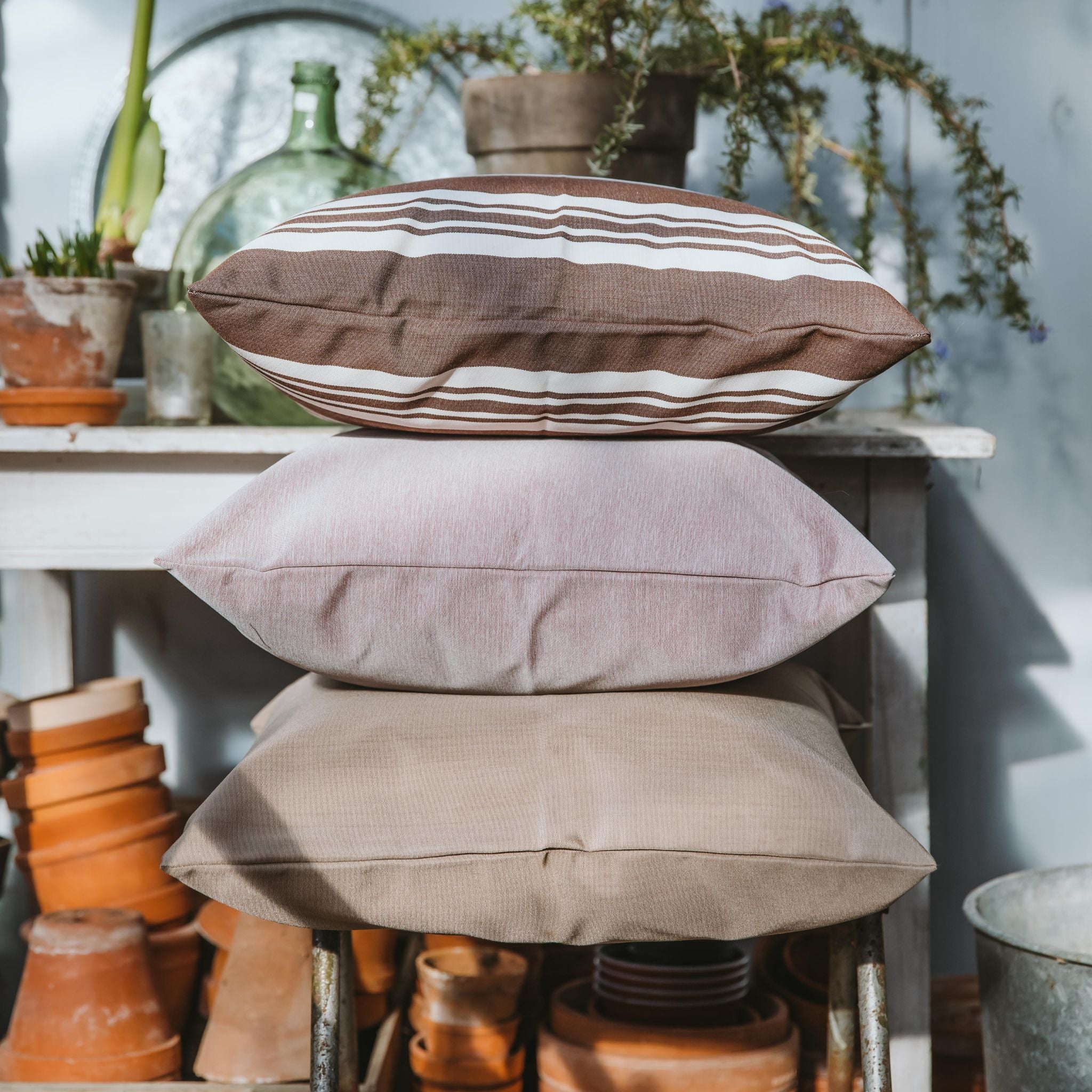 Outdoor pillow 40x60 - Dark brown/White stripe (Discontinued Colour)