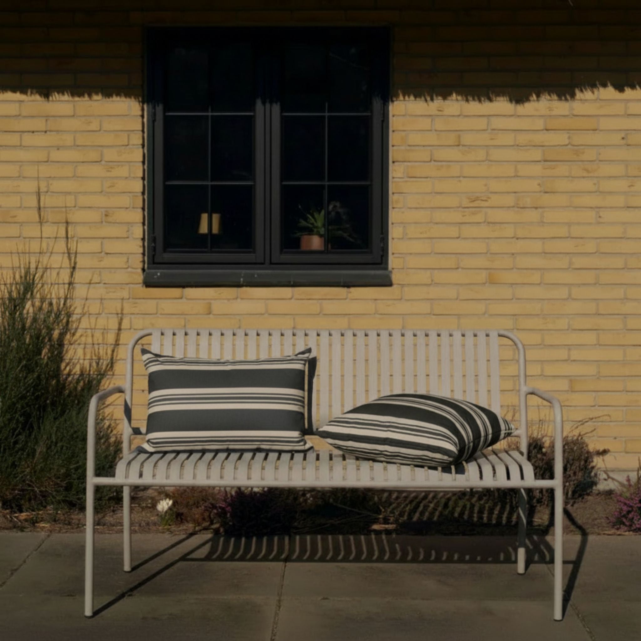 Outdoor Pillow 40x60 - Navy stripe