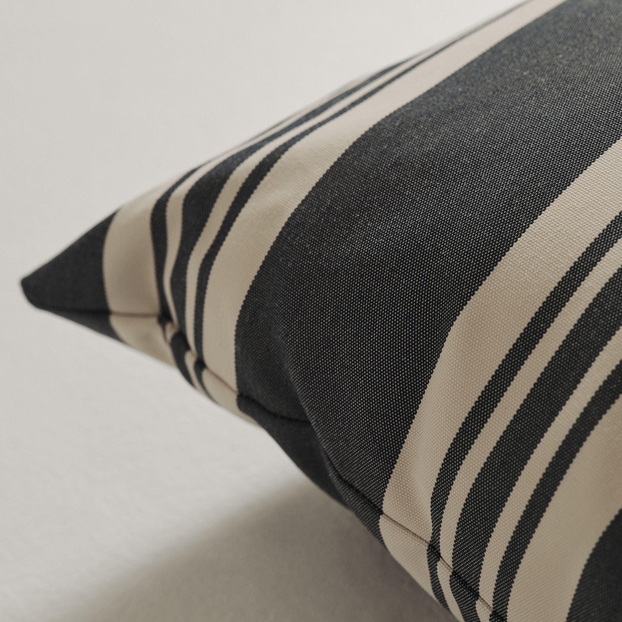 Outdoor Pillow 40x60 - Navy stripe