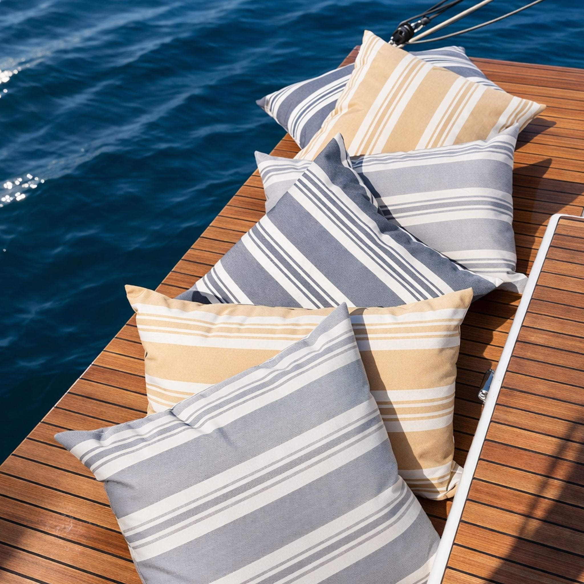 Outdoor Pillow 40x60 - Navy stripe