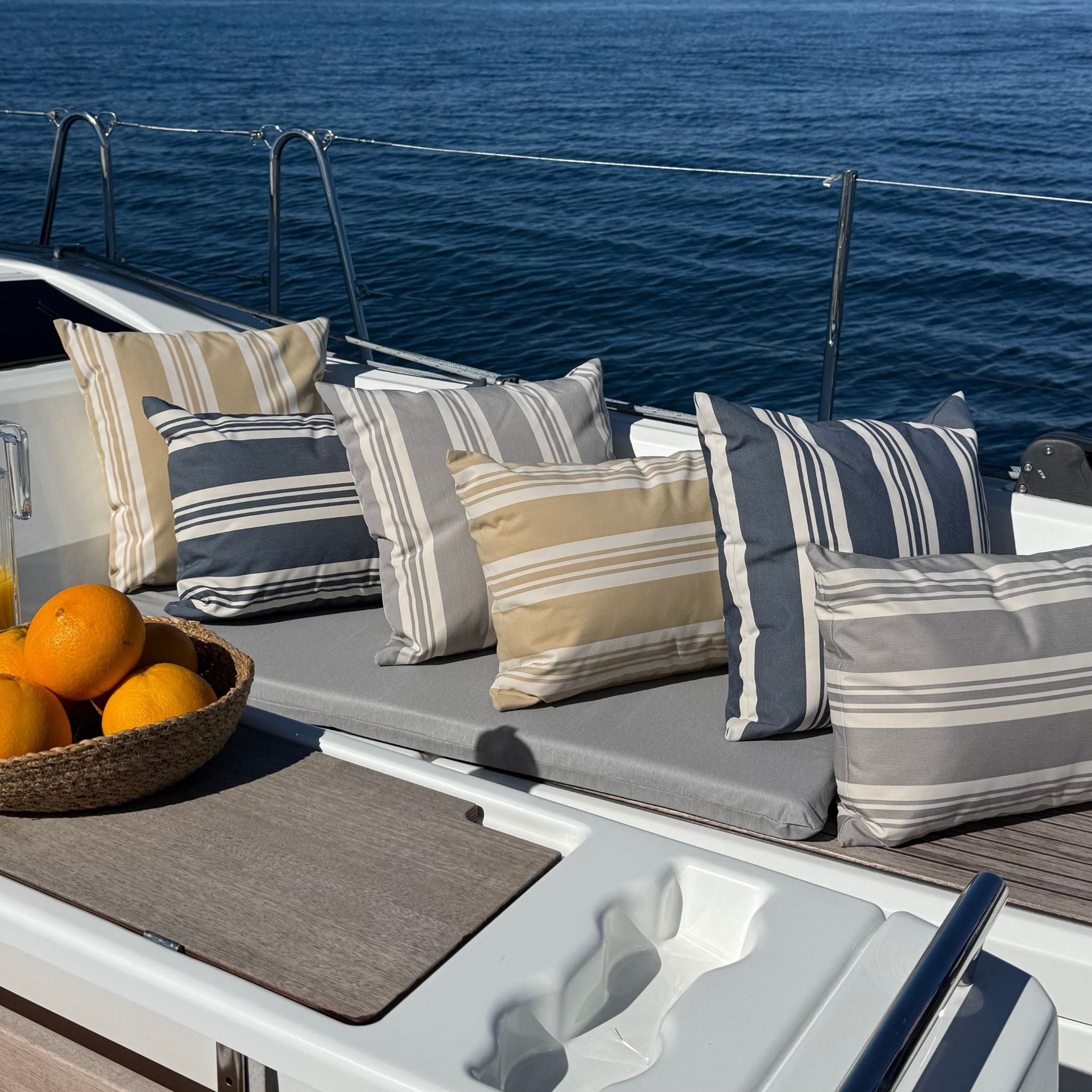 Outdoor Pillow 40x60 - Navy stripe