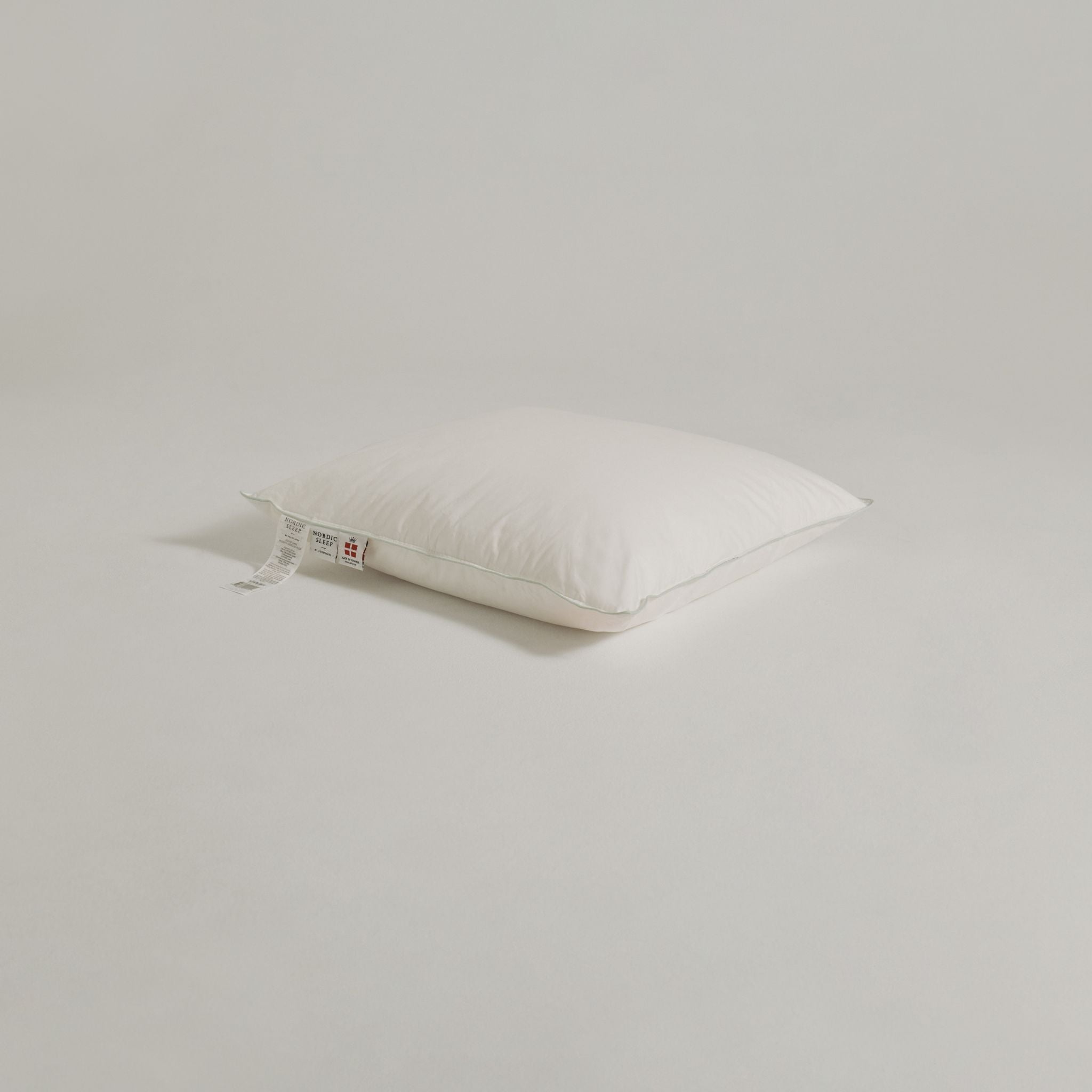 枕 NORDIC SLEEP PILLOW Amazon.com: FOSSFLAKES Nordic Sleep, Bed Pillow Hypoallergenic