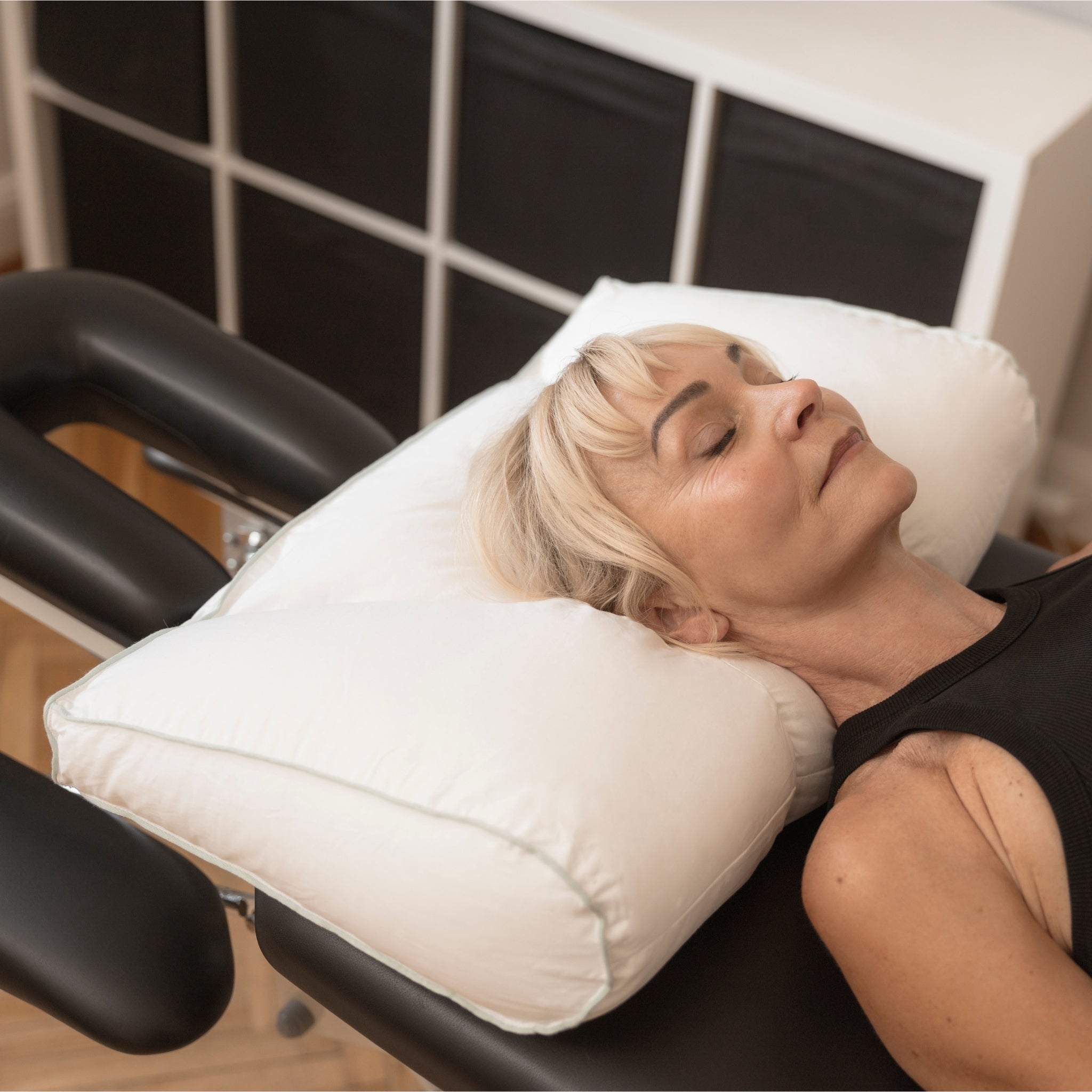 Chiropractic Pillow incl. cover - White