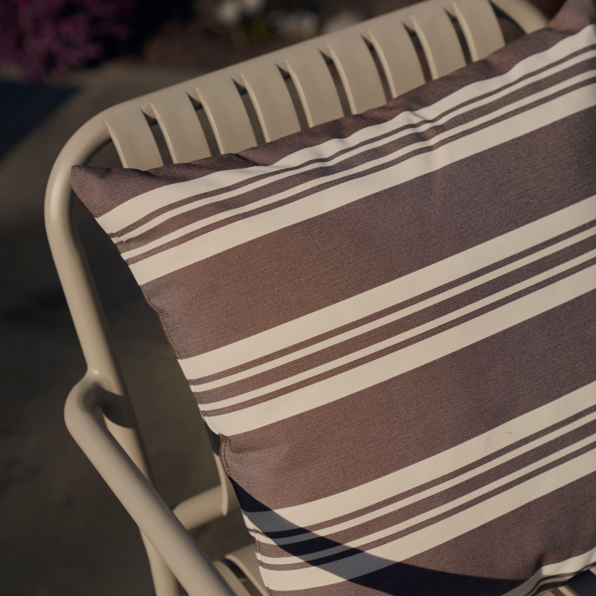 Outdoor pillow 50x50 - Dark brown/White stripe