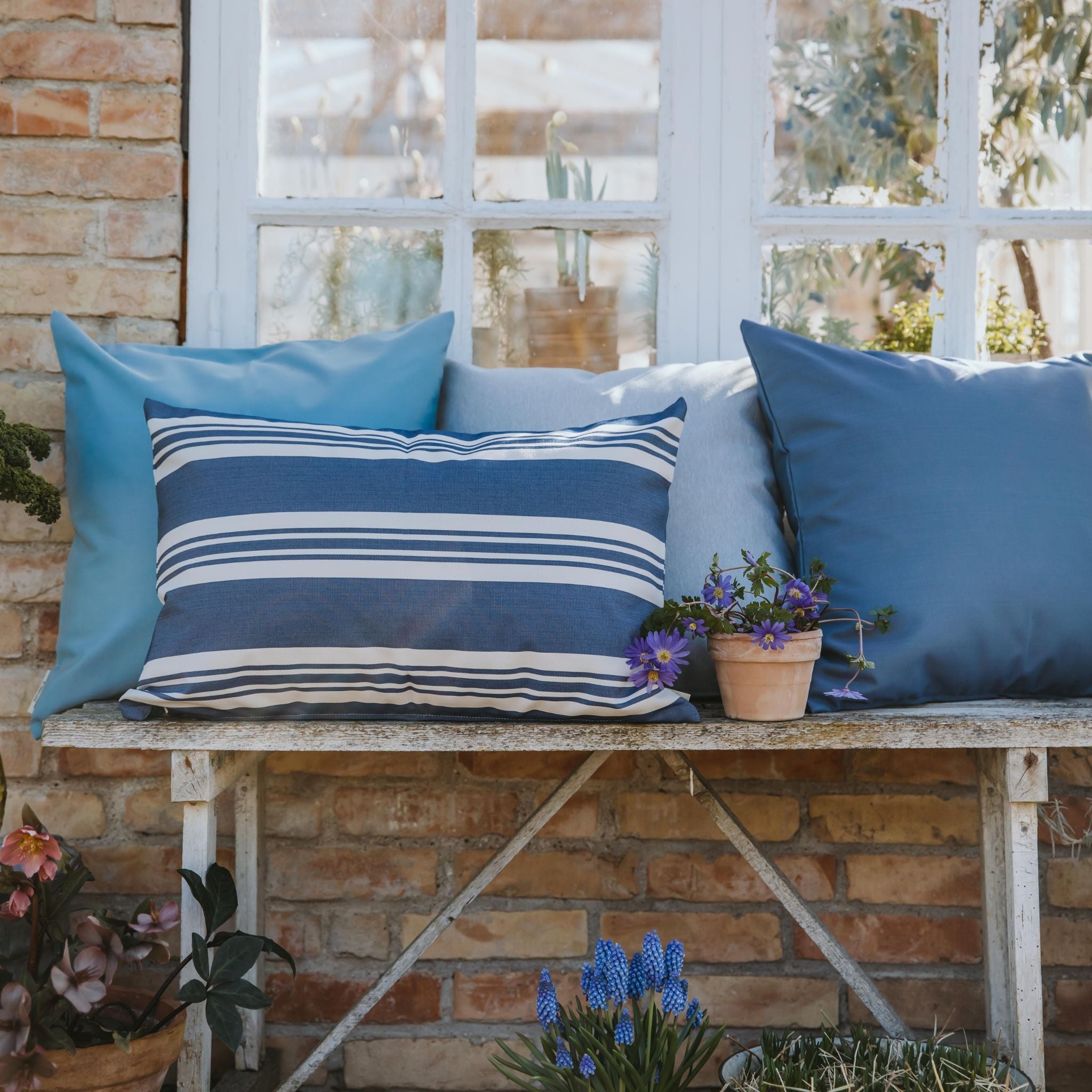 Outdoor pillow 40x60 - Light blue